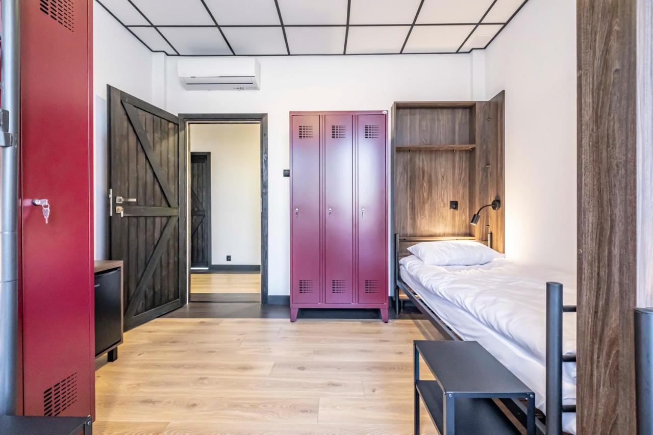 Vola Hostel Varsovie Extérieur photo