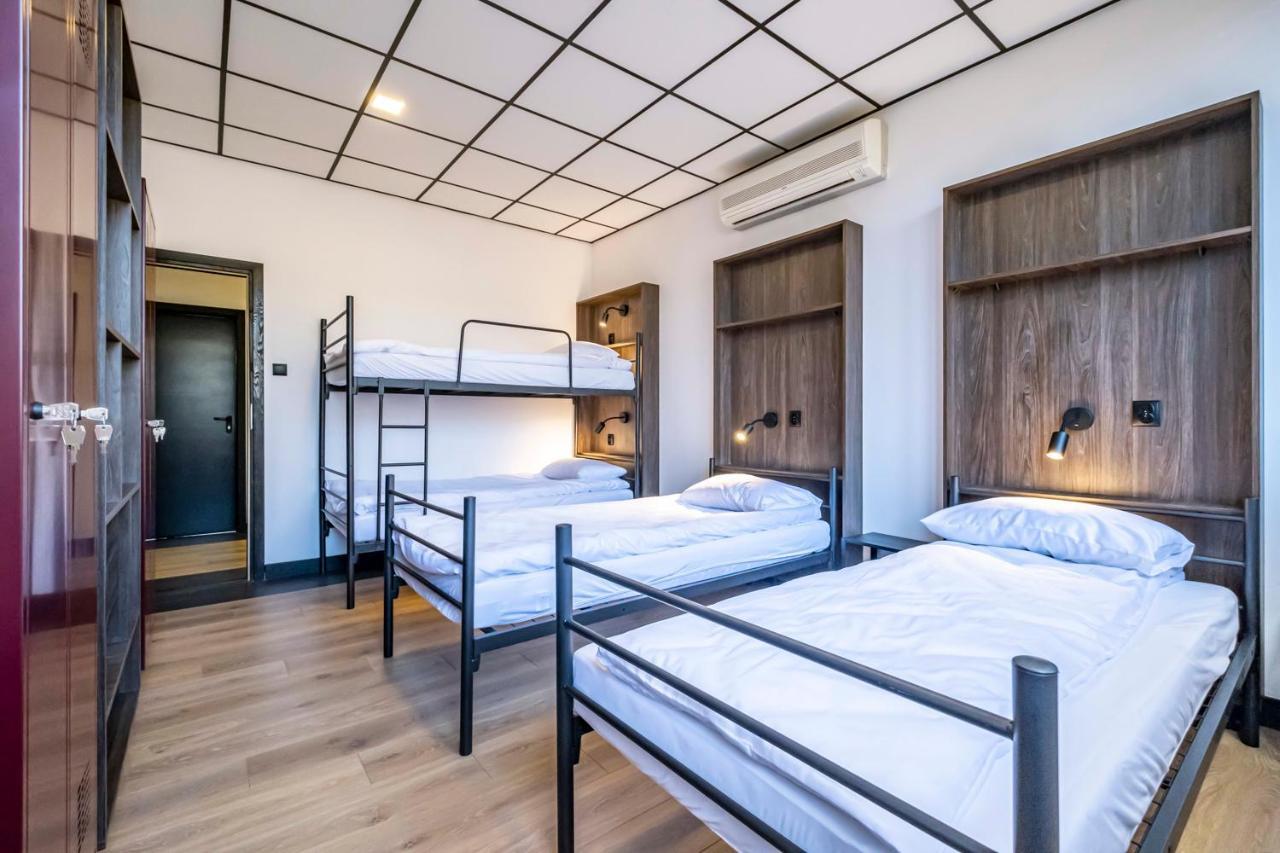Vola Hostel Varsovie Extérieur photo