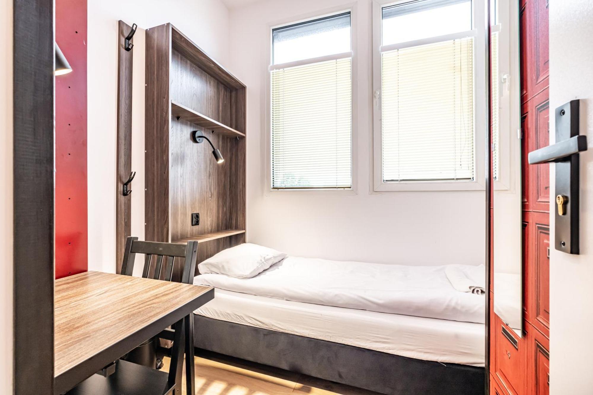 Vola Hostel Varsovie Extérieur photo