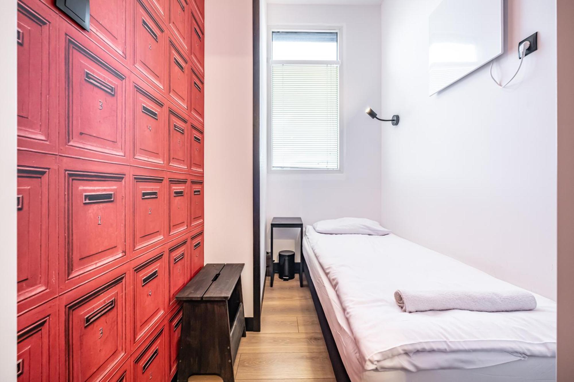 Vola Hostel Varsovie Extérieur photo