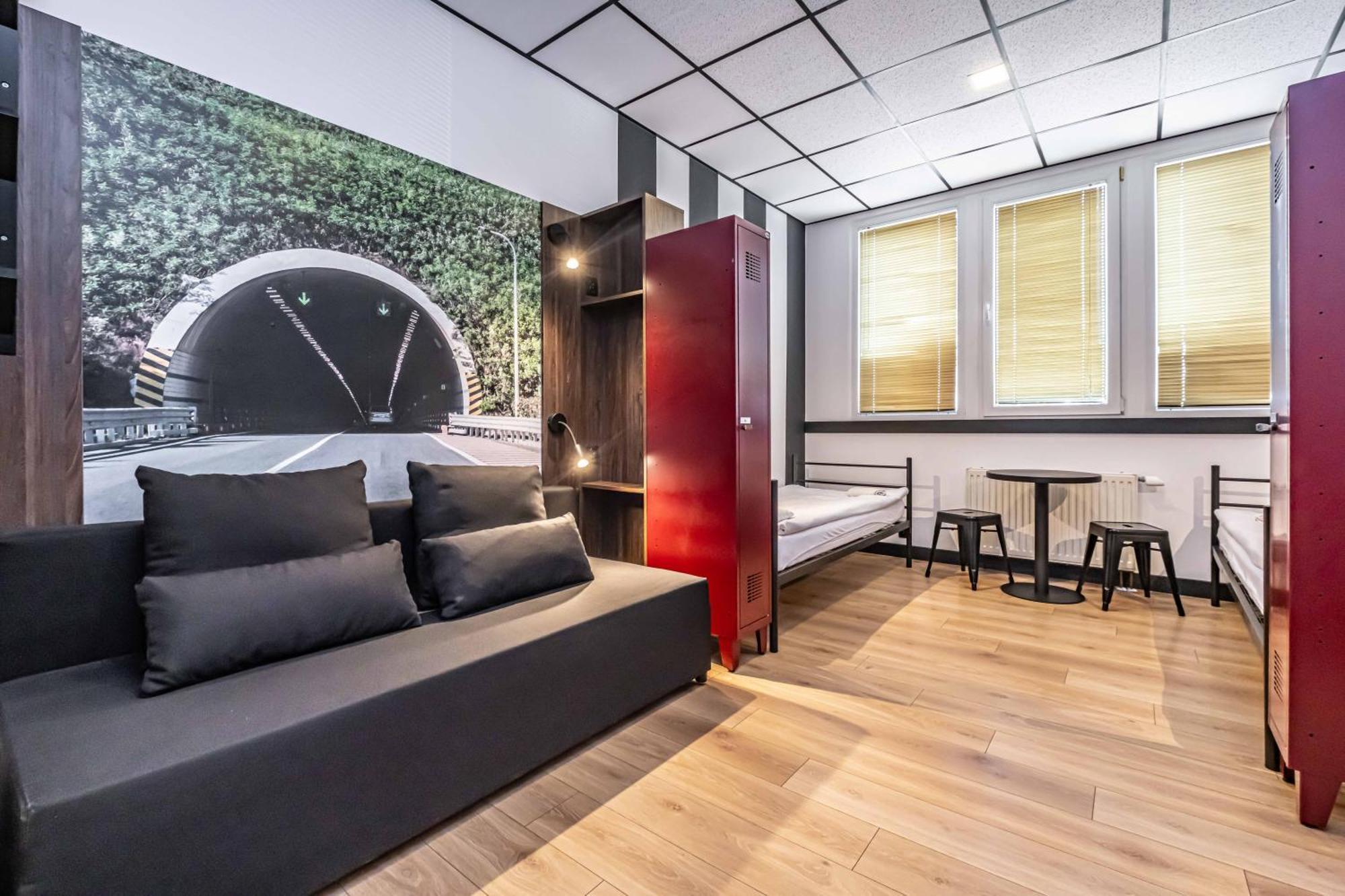 Vola Hostel Varsovie Extérieur photo