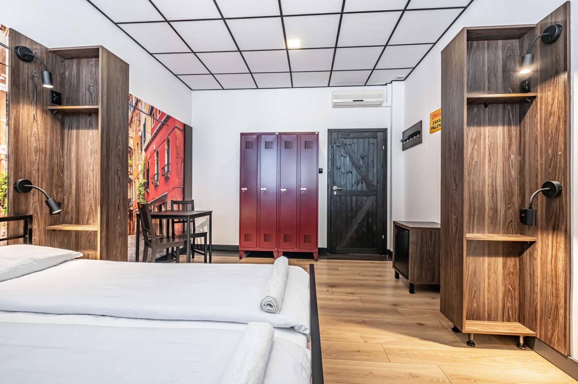 Vola Hostel Varsovie Extérieur photo