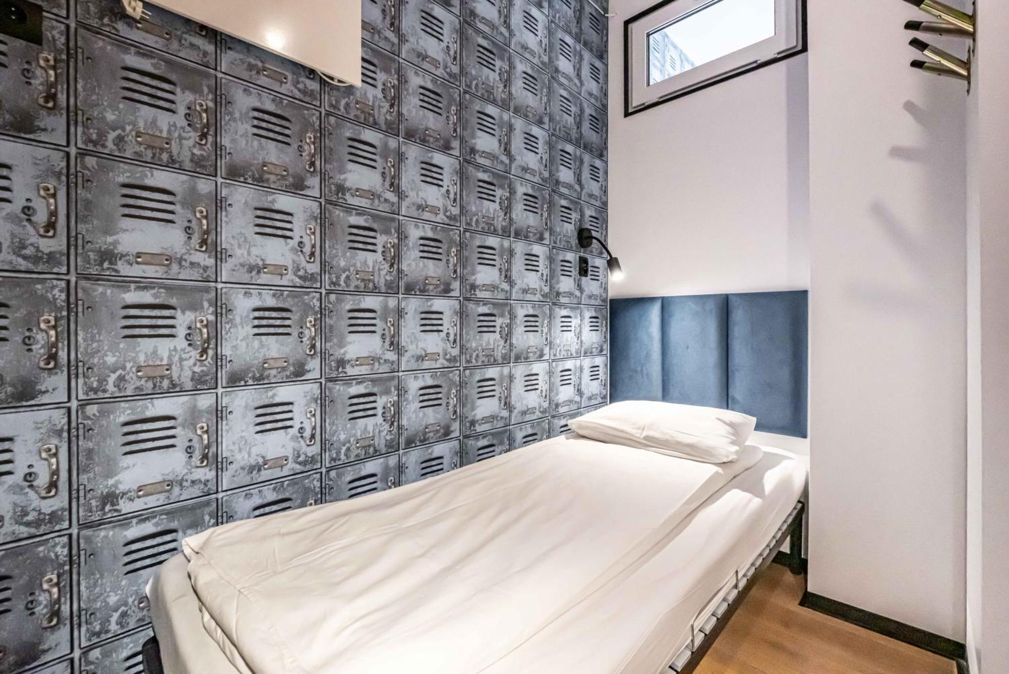 Vola Hostel Varsovie Extérieur photo