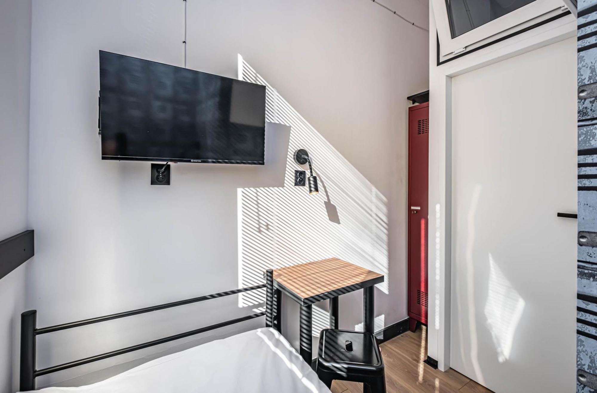 Vola Hostel Varsovie Extérieur photo
